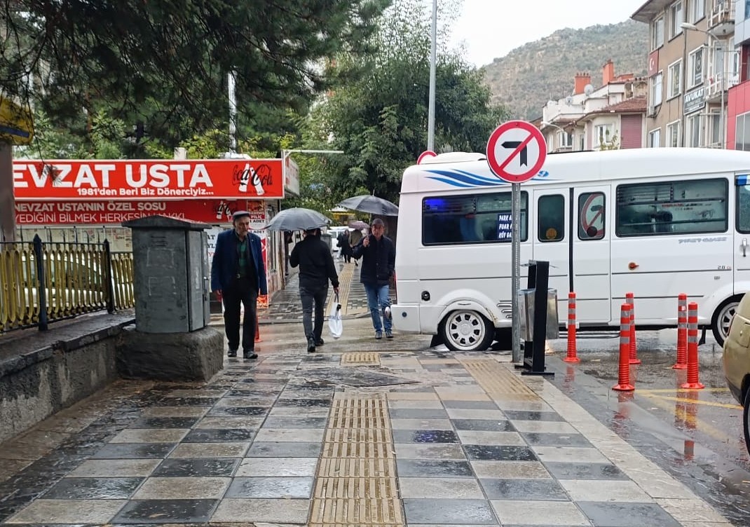 afyonkarahisar-da-yagisli-hava-etkisini-surduruyor