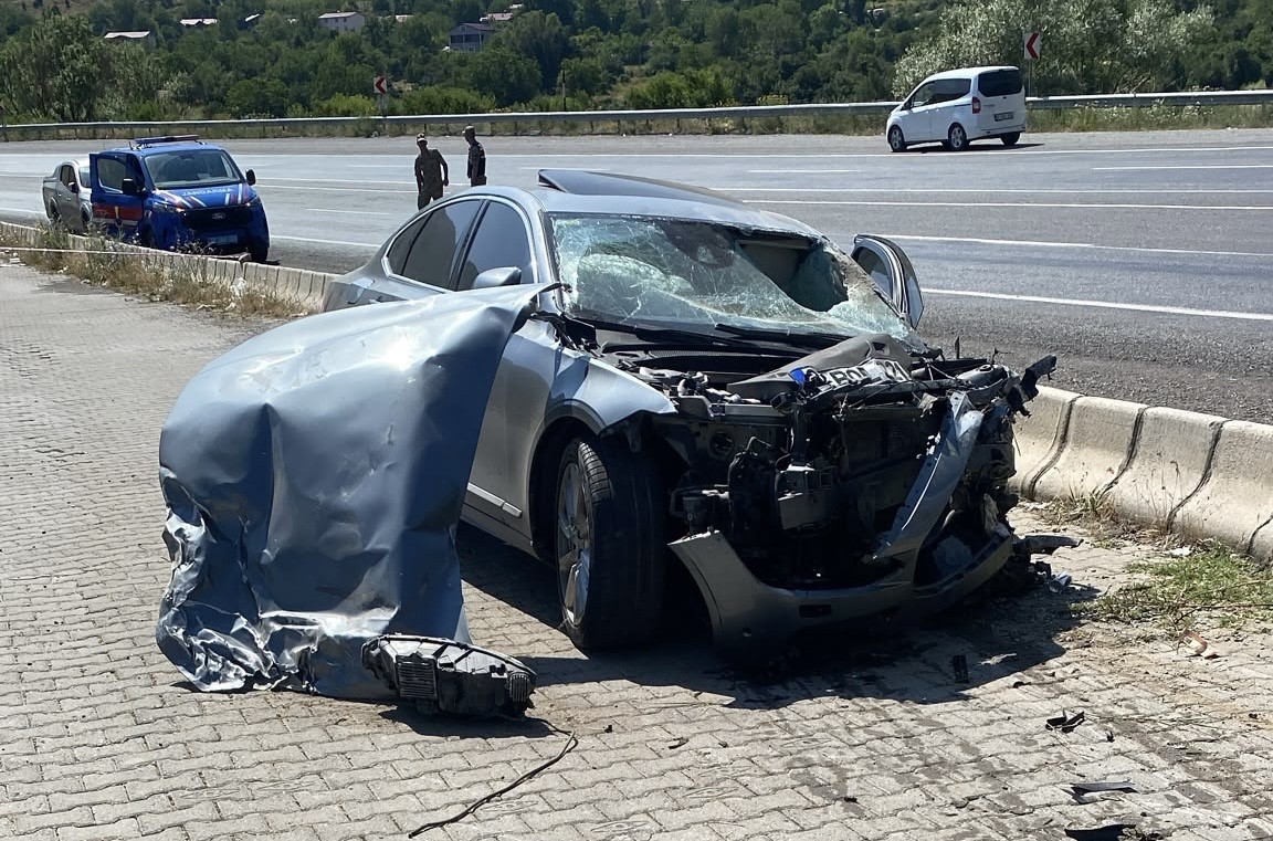 tatvan-da-zincirleme-trafik-kazasinda-5-kisi-yaralandi