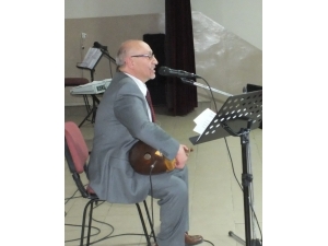 Şahin, Kağızmanlı Hıfzı’nın Şiirlerini Besteliyor