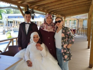Genç Çifti Hayallerine Sosyal Medya Kavuşturdu
