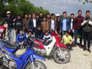 Çelik’ten Gençlere Destek