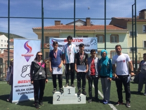 Bozüyük’te Ortaokullar Arasında Bilek Güreşi Turnuvası