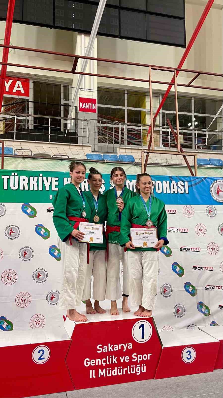 beun-ogrencisi-dilara-ulama-turkiye-derecesiyle-gururlandirdi