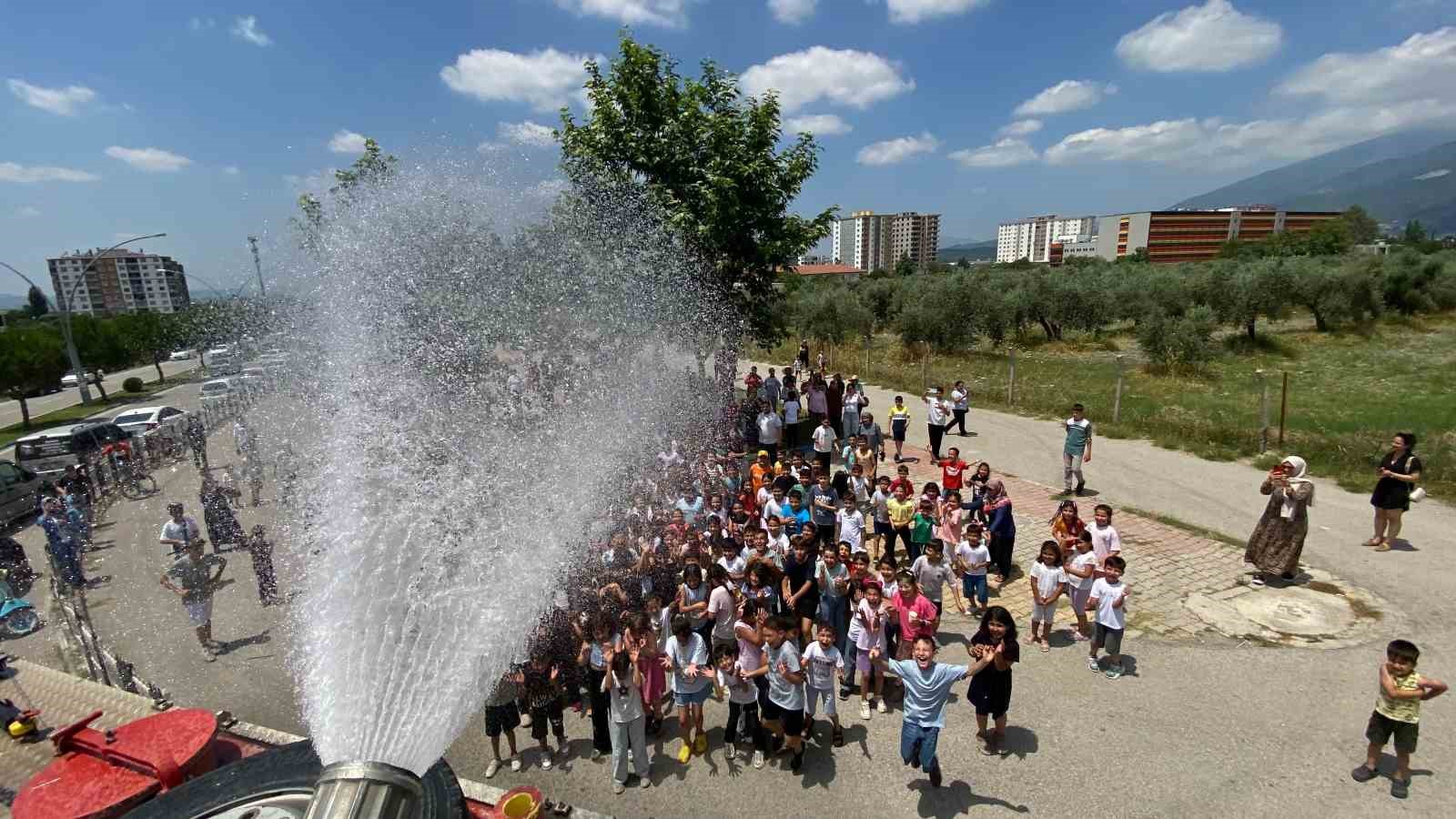karne-senliginde-itfaiyeden-serinleten-surpriz