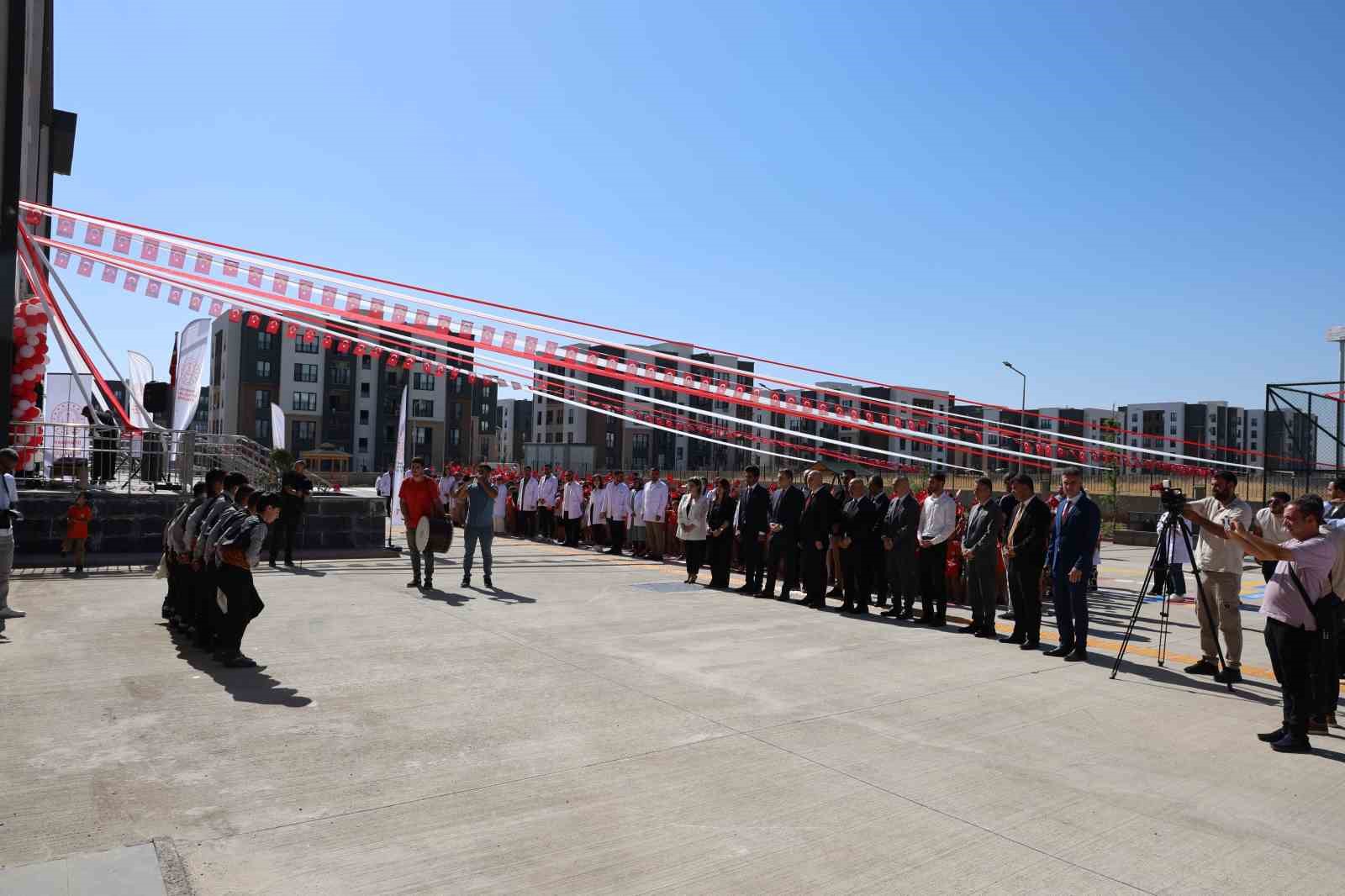 diyarbakir-da-ilkogretim-haftasi-kutlandi