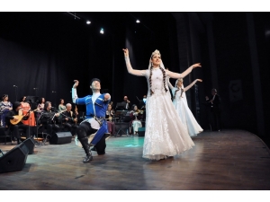 Ankara Türk Dünyası Müzik Topluluğu Konser Verdi