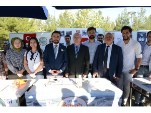 Uşak Üniversitesi Rektörü Öğrenci Topluluklarıyla Bir Araya Geldi