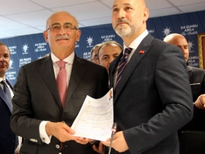 Başkan Yılmaz, 19 Yıllık Görevinden İstifa Ederek Milletvekili Aday Adayı Oldu