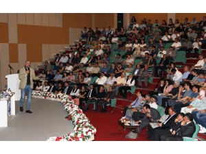 Mete Yarar’dan Adü’de “Yedi Düvelle Savaşıyoruz” Konferansı