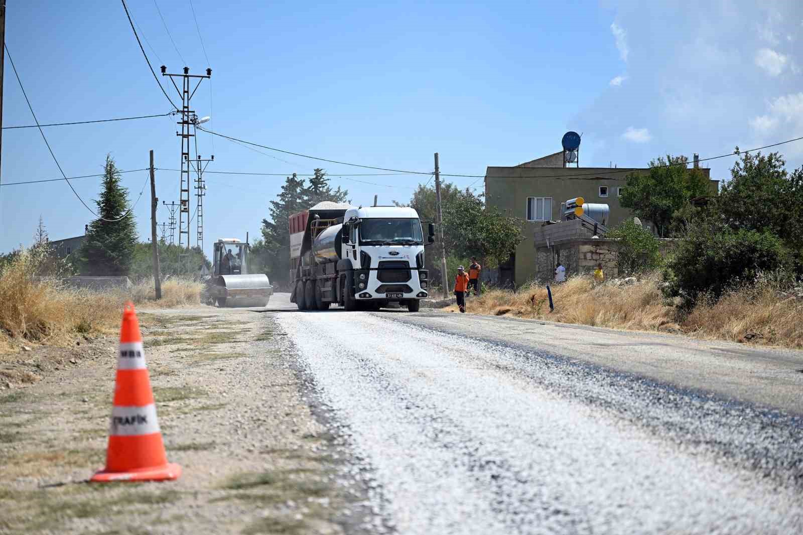 mersin-gulnar-da-35-kilometrelik-grup-yolu-yenilendi