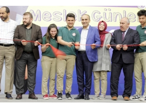 Eğitim Ve Kariyerine Yön Vermek İsteyenler Arnavutköy’de Buluştu