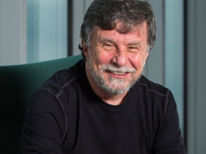 Faruk Eczacıbaşı Biznet’i Devralıyor