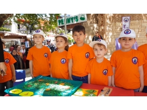 Kuşadası’nda Okul Öncesi Bilim Fuarı Açıldı