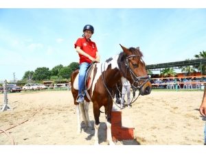 Manavgat Belediyesi’nden Özel Çocuklara At Çiftliği Sürprizi