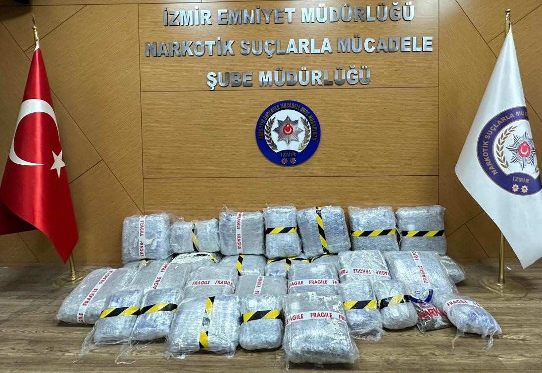 izmir-de-bir-evde-80-kilo-uyusturucu-ele-gecirildi