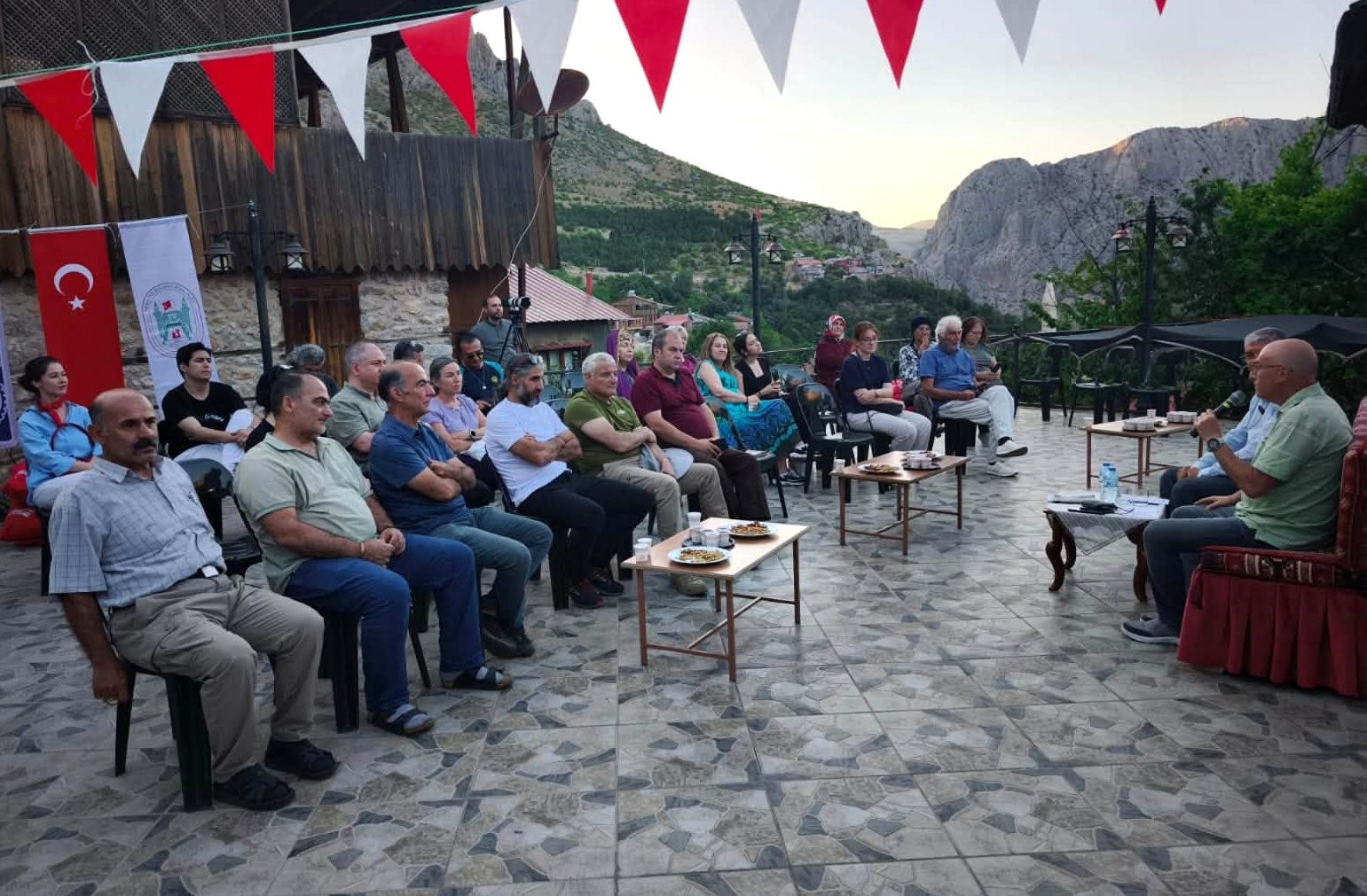 yasayan-kutuphane-soylesisinde-egin-kulturu-konusuldu