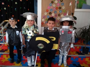 Geri Dönüşüme Atmayıp Kıyafet Yaptılar