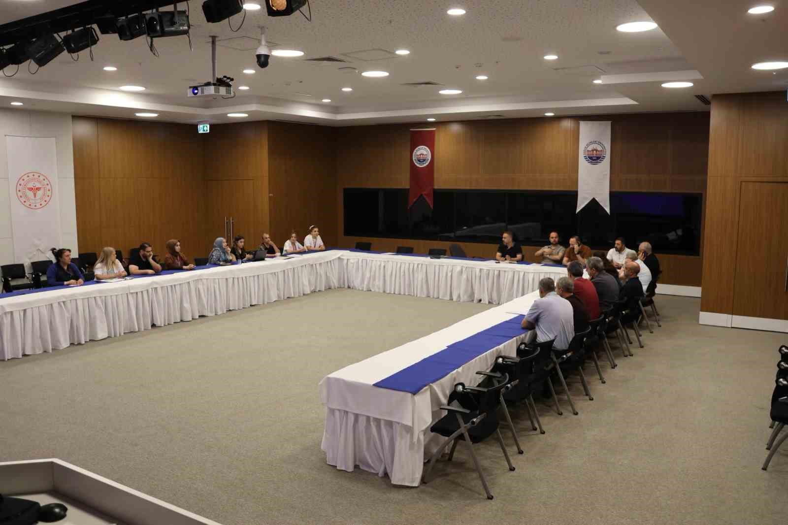 fethi-sekin-sehir-hastanesi-nde-calisan-memnuniyeti-ele-alindi