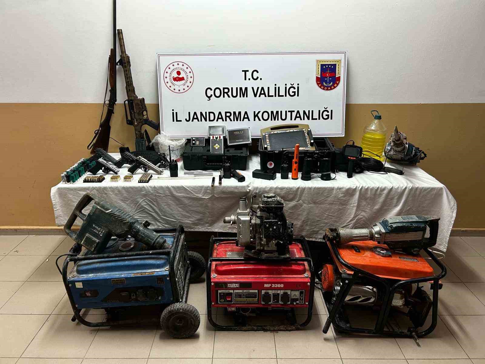 corum-da-define-avcilarina-jandarmadan-sucustu-operasyon-5-tutuklama