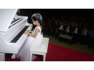 Miniklerden Piyano Resitali