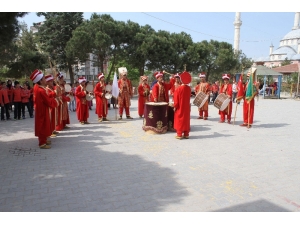 Geri Dönüşümden Sanat Eseri Çıkarttılar