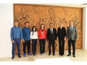 Rektör Bağlı, Dereceye Giren Takımları Makamında Kabul Etti