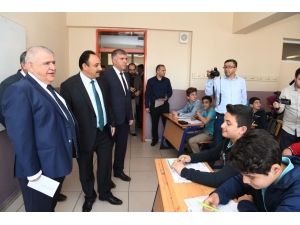 Kahramanmaraş’ın Tüm Okullarına Bu Yıl 73 Bin Kitap Dağıtıldı