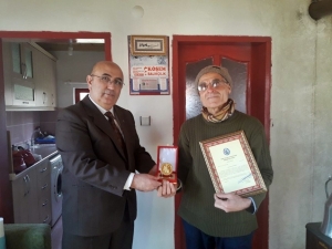 Kendisi Sobalı Evde Yaşarken Lüks Dairesini Mehmetçiğe Bağışladı