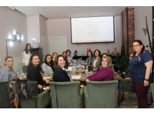 Anneler, Çocuk İhmal Ve İstismarlarına Karşı Güçlerini Birleştirdi