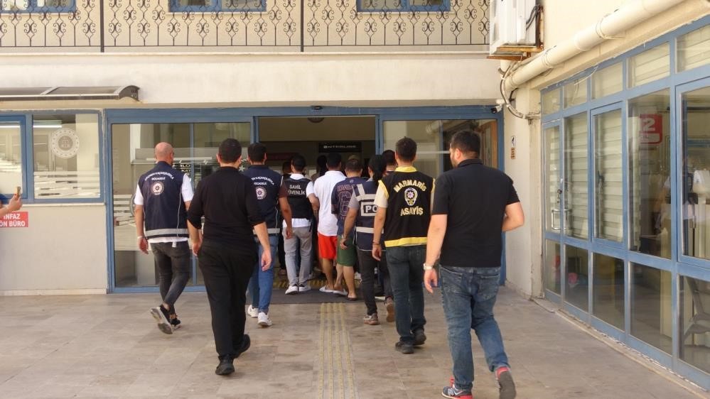 marmaris-te-gocmen-kacakciligi-operasyonunda-yakalanan-7-supheli-tutuklandi