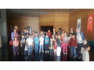 Odunpazarı Belediye Tiyatrosu Özel Çocukları Ağırladı