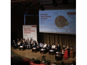 Türkiye’nin İlk ’Tersine Mentorluk Zirvesi’ Gerçekleşti