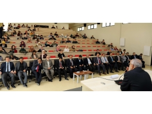 Yazar Özel’den Para Ulus Ve Roman Konferansı