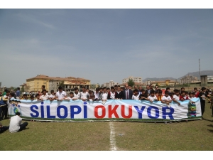 Silopi’de Binlerce Öğrenci Stadyumda Kitap Okudu
