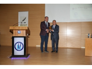 Bayburt Üniversitesi’nde Yahya Akengin’in 50 Yıllık Sanat Hayatı Anlatıldı