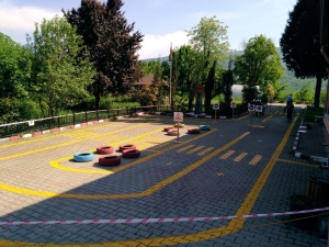 Minikler İçin Trafik Eğitim Pisti Kuruldu