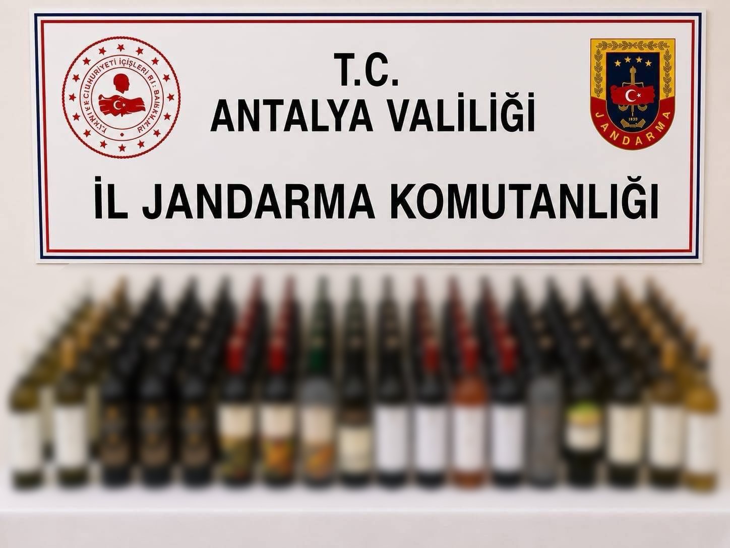alanya-da-108-litre-kacak-alkol-ele-gecirildi