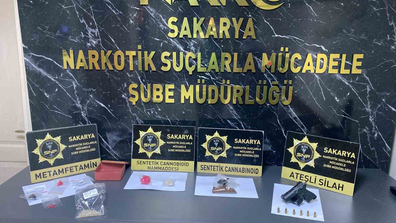 polisi-fark-edince-uyusturuculari-klozete-doktu-sifon-calismayinca-yakalandi