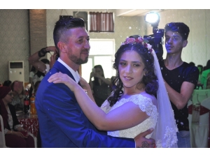 Düğünlerini Ertelediler, Mutluluklarını Ertelemediler