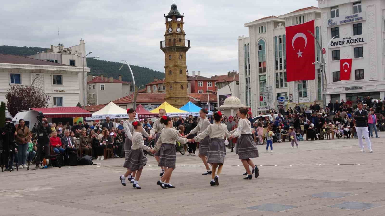 yozgat-ta-halk-danslari-senligi-ilgiyle-karsilandi