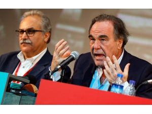 Oliver Stone: “Washington, Deaş Ve İsrail Ortadoğu’yu Yıktı”