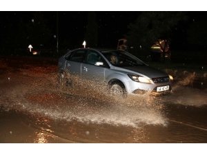 Kahramanmaraş’ta Yollar Göle Döndü