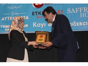 Ayten Usta’ya “Yılın En İyi Mekanı” Ödülü