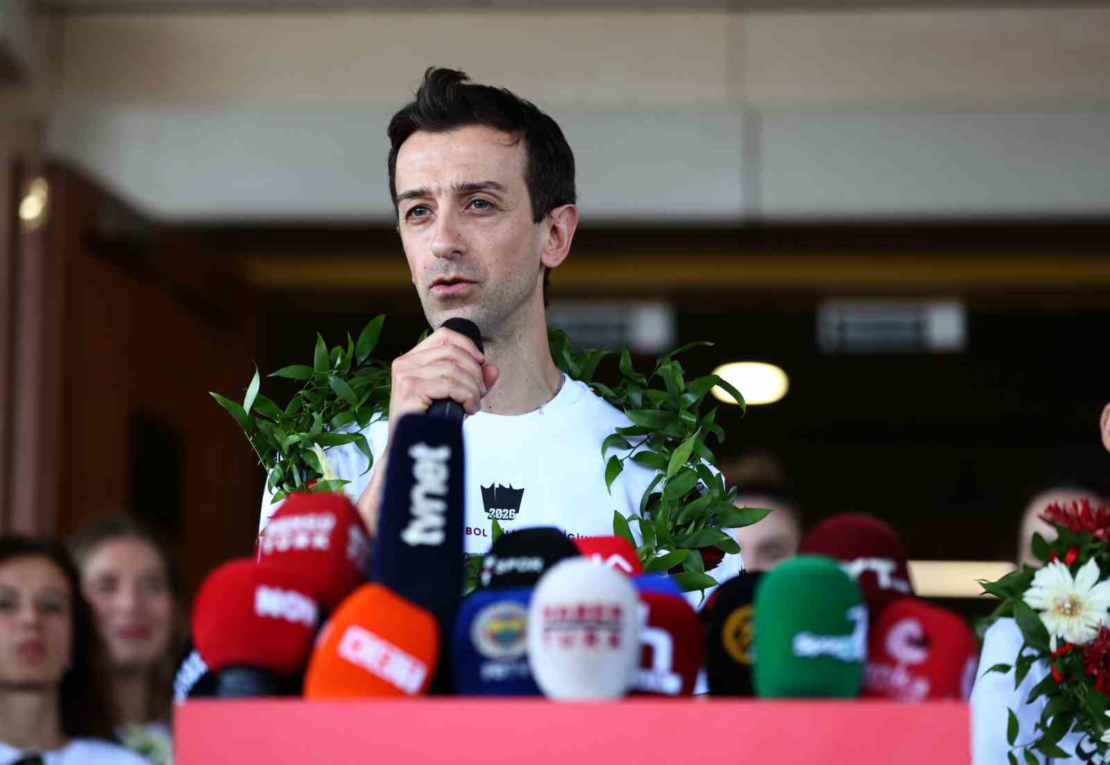 milletler-ligi-sampiyonu-a-milli-kadin-voleybol-takimi-turkiye-ye-dondu