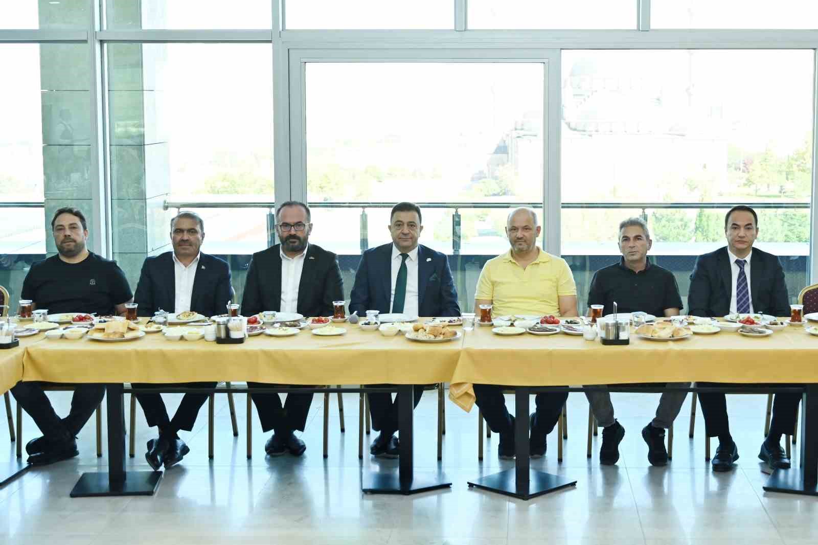 kayseri-osb-de-deprem-guvenligi-riskler-ve-cozumler-toplantisi-gerceklestirildi