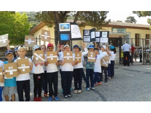 Minik Öğrencilerden Büyüklerine ‘Kese Kağıtlı’ Çevre Mesajı