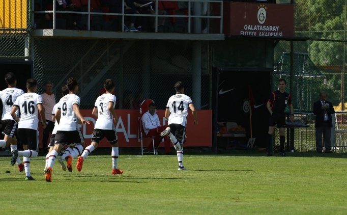 Beşiktaş, Florya'da Şampiyonluğunu Ilan Etti