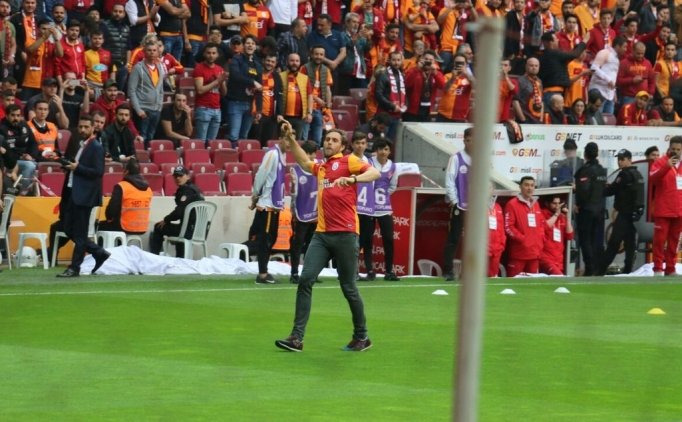 Galatasaray'da Elmander Sahne Aldı