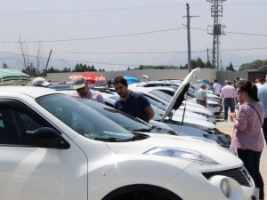 Oto Pazarında Yaprak Kımıldamıyor