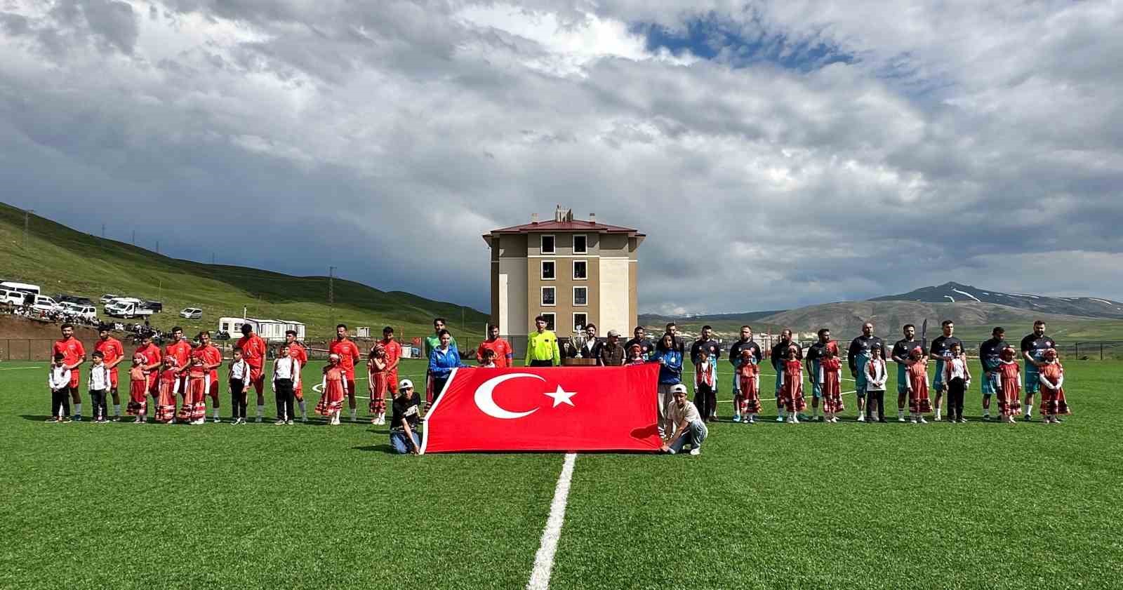 tekman-da-mustafa-ciftci-futbol-turnuvasi-sampiyonu-hurriyetspor-oldu